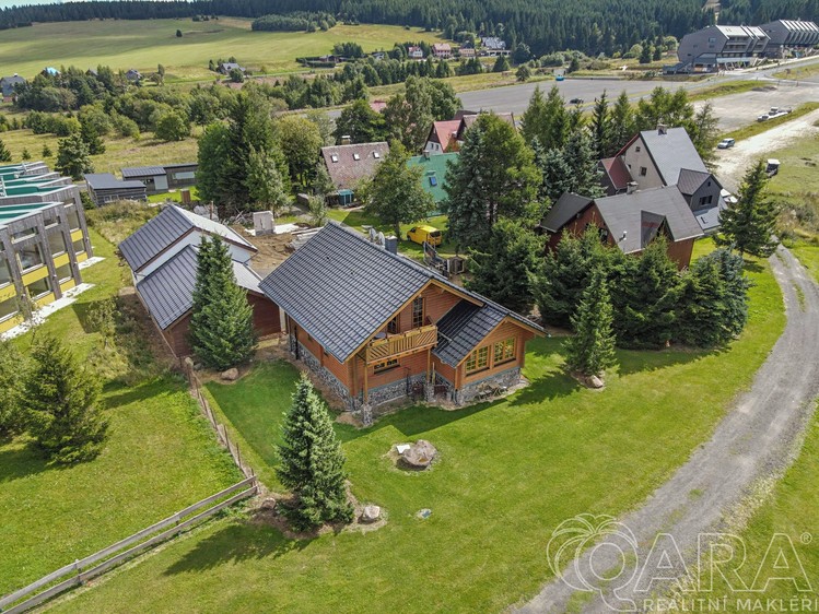 Prodej rodinného domu 195 m², pozemek 604 m² - foto 2