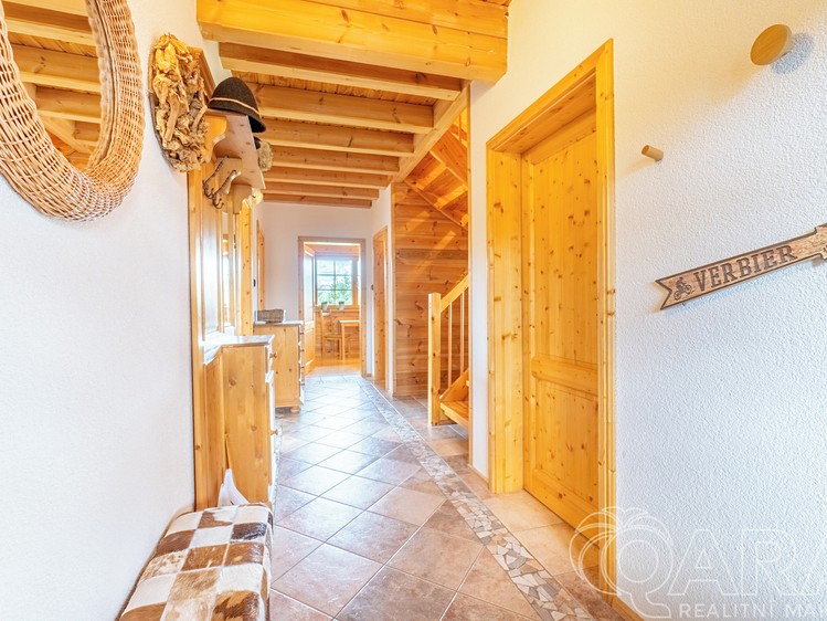 Prodej rodinného domu 195 m², pozemek 604 m² - foto 6