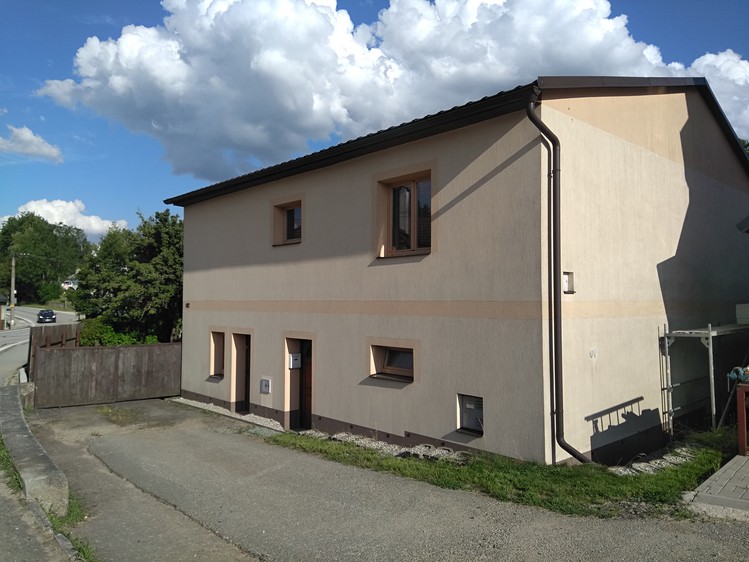 Prodej rodinného domu 161 m², pozemek 1 086 m² - foto 1