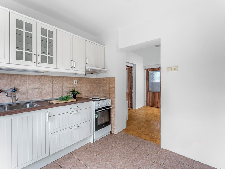 Prodej rodinného domu 80 m², pozemek 1 203 m² - foto 4