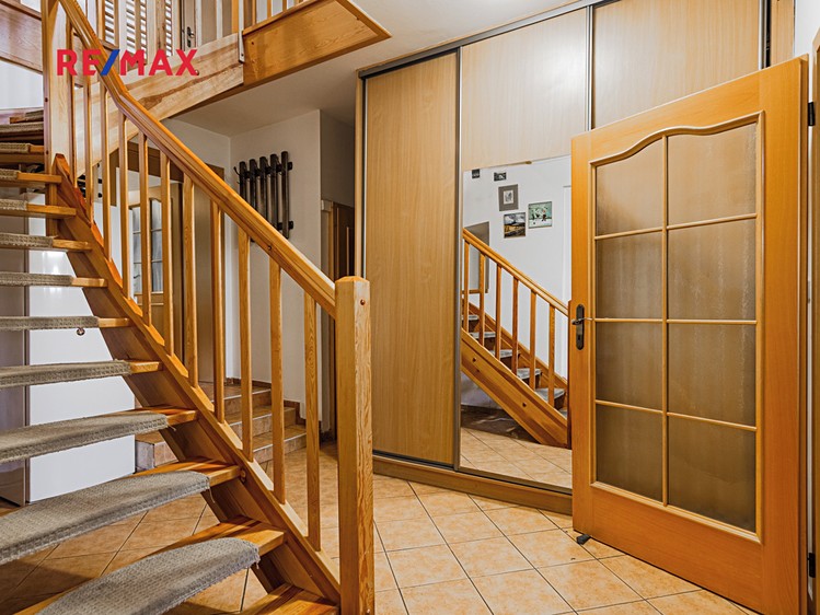 Prodej vícegeneračního domu 267 m², pozemek 2 283 m² - foto 2