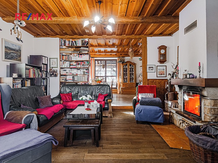 Prodej vícegeneračního domu 267 m², pozemek 2 283 m² - foto 3