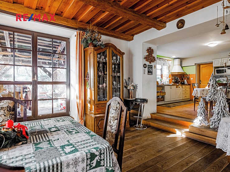 Prodej vícegeneračního domu 267 m², pozemek 2 283 m² - foto 4
