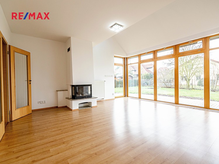 Prodej rodinného domu 206 m², pozemek 722 m² - foto 5