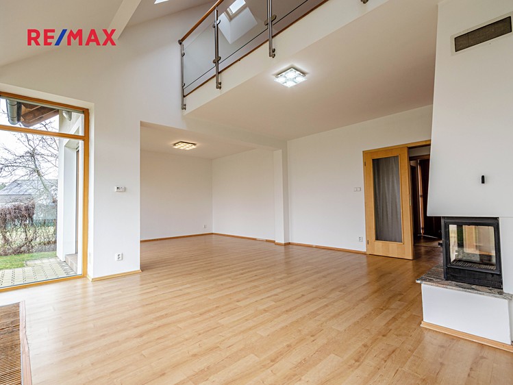 Prodej rodinného domu 206 m², pozemek 722 m² - foto 8
