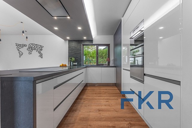 Prodej rodinného domu 114 m², pozemek 1 521 m² - foto 2