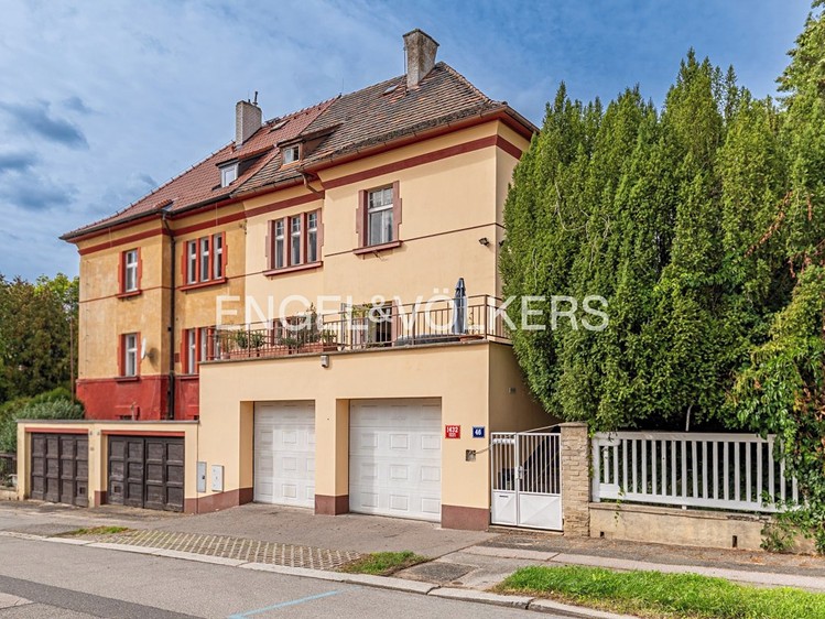 Prodej rodinného domu 255 m², pozemek 740 m² - foto 2