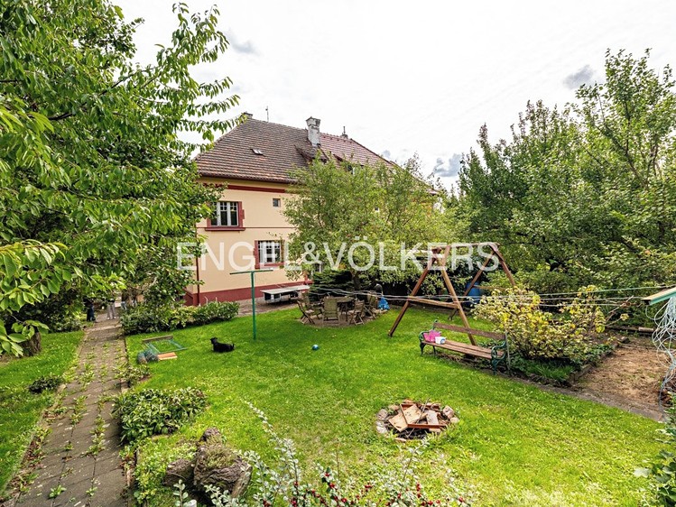 Prodej rodinného domu 255 m², pozemek 740 m² - foto 3