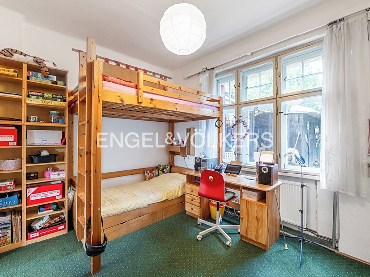 Prodej rodinného domu 255 m², pozemek 740 m² - foto 8