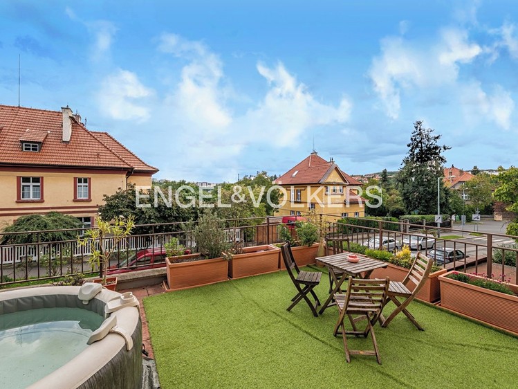 Prodej rodinného domu 255 m², pozemek 740 m² - foto 7