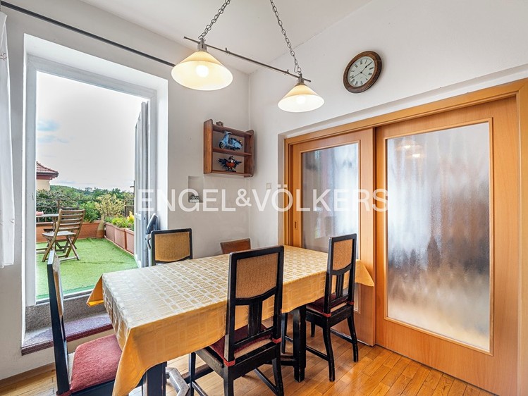 Prodej rodinného domu 255 m², pozemek 740 m² - foto 6