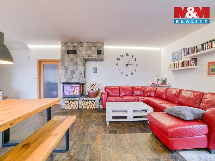 Prodej rodinného domu 176 m², pozemek 595 m² - foto 2