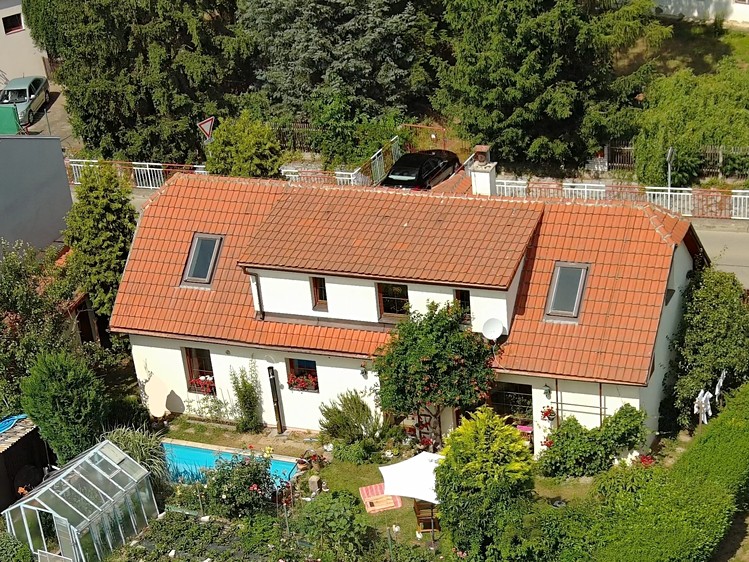 Prodej rodinného domu 140 m², pozemek 306 m² - foto 1