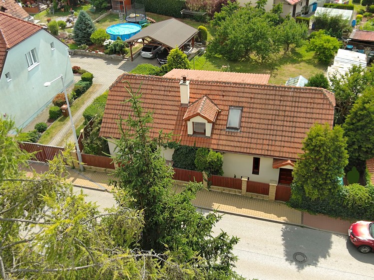 Prodej rodinného domu 140 m², pozemek 306 m² - foto 2