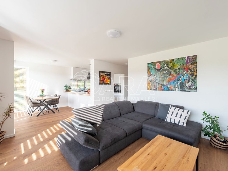 Prodej rodinného domu 139 m², pozemek 451 m² - foto 2