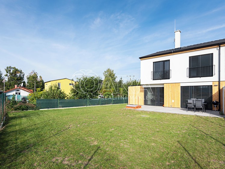 Prodej rodinného domu 139 m², pozemek 451 m² - foto 1