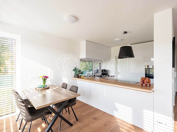 Prodej rodinného domu 139 m², pozemek 451 m² - foto 8