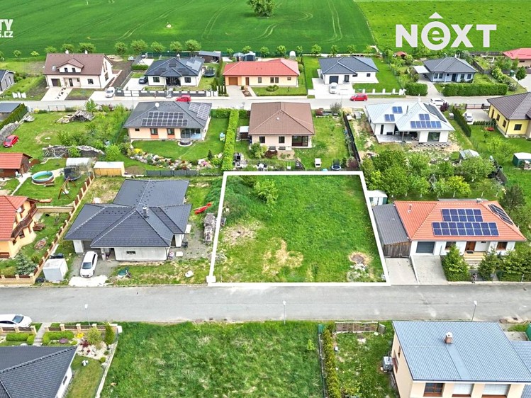 Prodej stavebního pozemku 738 m² - foto 1