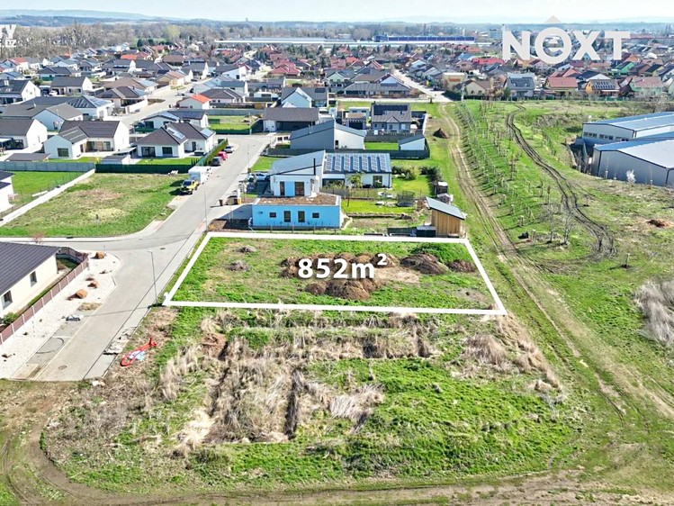 Prodej stavebního pozemku 852 m² - foto 1