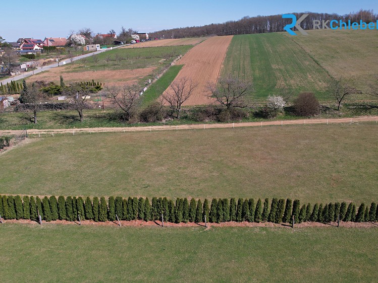 Prodej stavebního pozemku 1 070 m² - foto 1