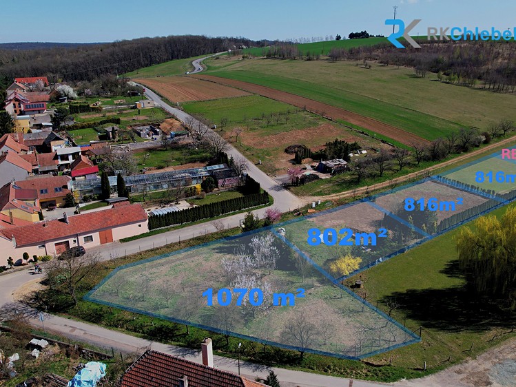Prodej stavebního pozemku 1 070 m² - foto 8