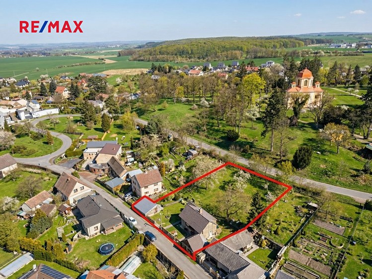 Prodej stavebního pozemku 1 643 m² - foto 1