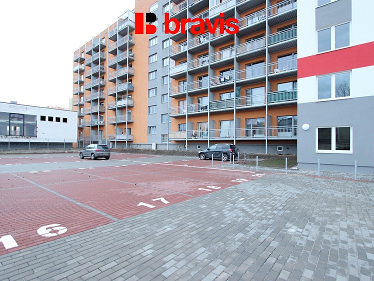 Pronájem garážového stání 16 m² - foto 1