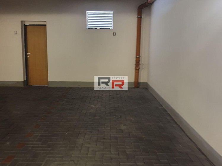 Pronájem garážového stání 13 m² - foto 4