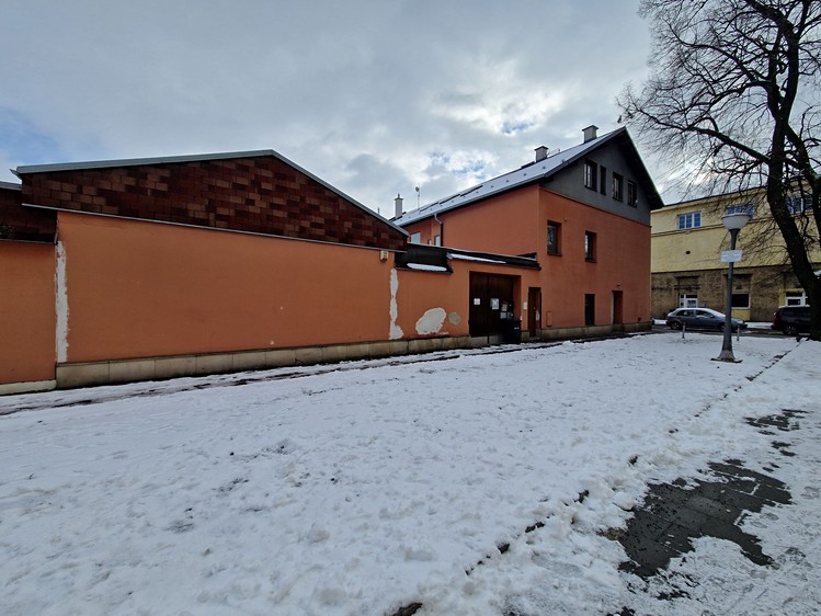 Pronájem garáže 110 m² - foto 1