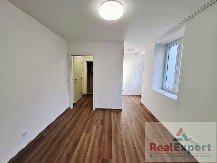 Pronájem bytu 1+kk 20 m² - foto 1
