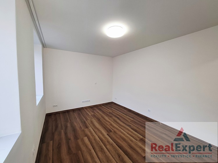 Pronájem bytu 1+kk 20 m² - foto 4