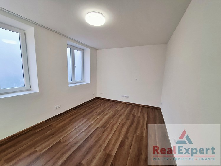 Pronájem bytu 1+kk 20 m² - foto 3