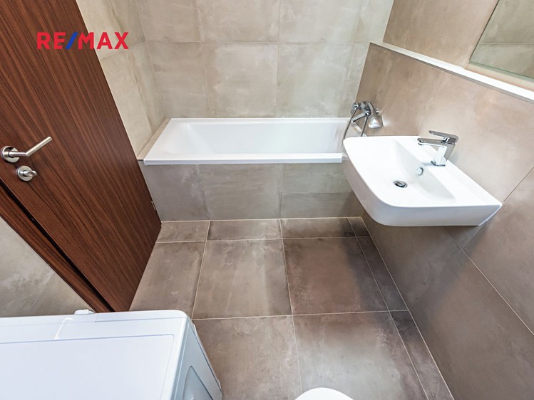 Pronájem bytu 2+kk 56 m² - foto 8