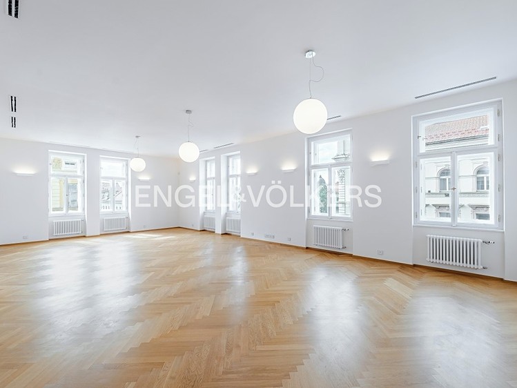 Pronájem bytu 4+kk 193 m² - foto 1