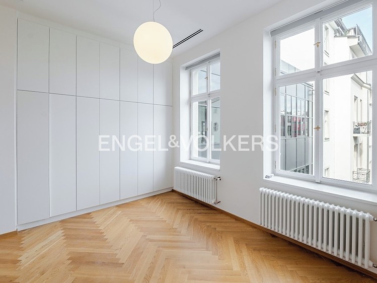 Pronájem bytu 4+kk 193 m² - foto 7