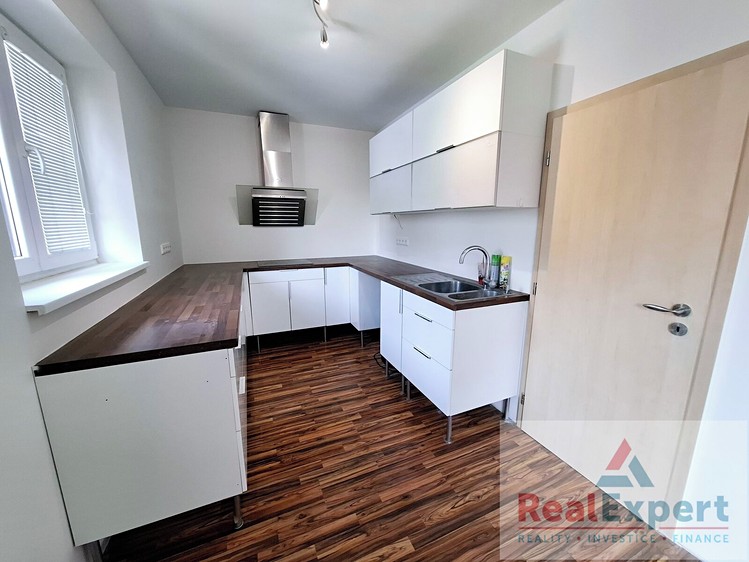 Prodej rodinného domu 149 m², pozemek 427 m² - foto 4