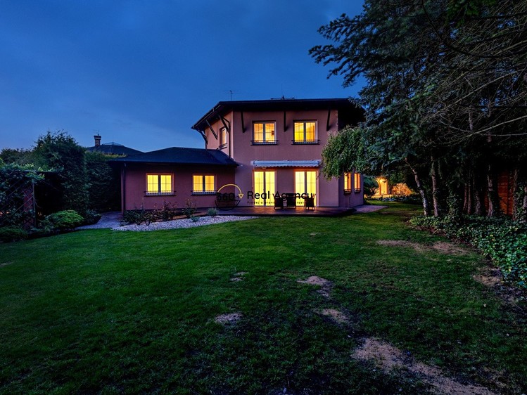 Prodej rodinného domu 486 m², pozemek 1 277 m² - foto 1