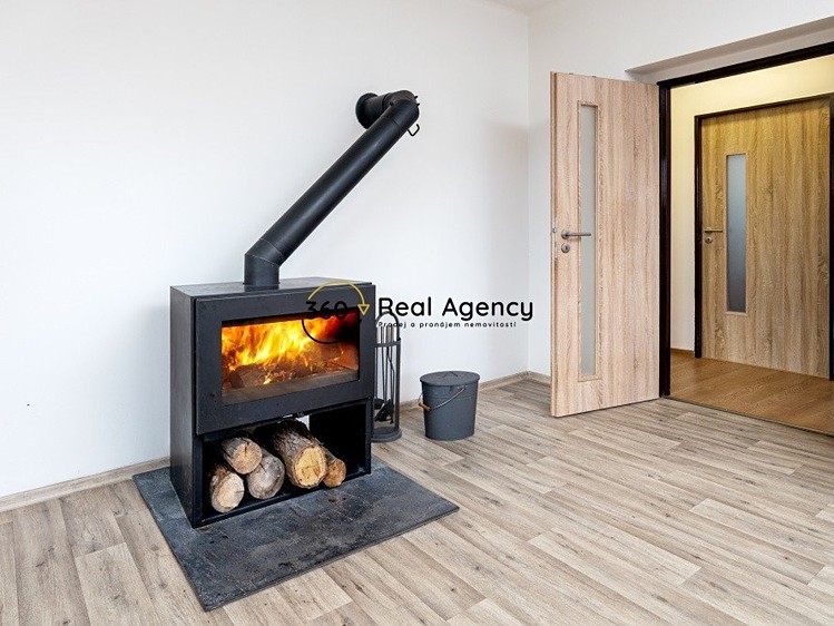 Prodej vícegeneračního domu 299 m², pozemek 1 977 m² - foto 4