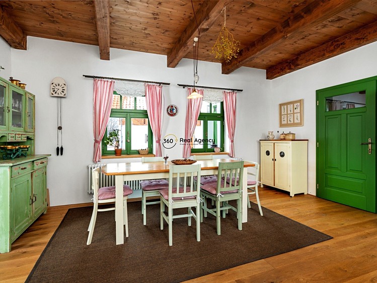 Prodej rodinného domu 252 m², pozemek 2 233 m² - foto 6