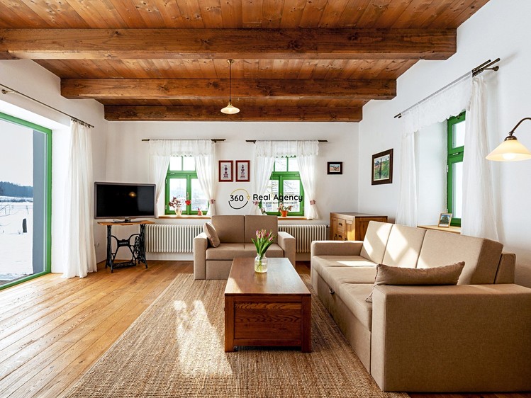 Prodej rodinného domu 252 m², pozemek 2 233 m² - foto 7