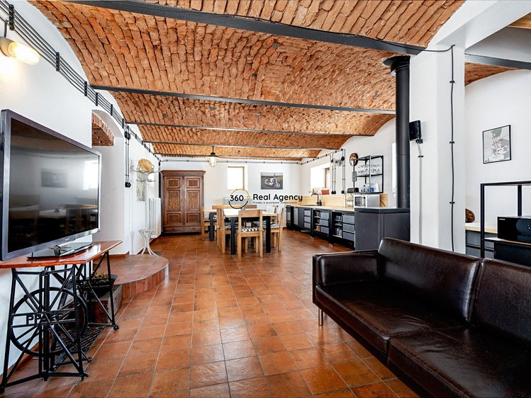 Prodej rodinného domu 252 m², pozemek 2 233 m² - foto 5