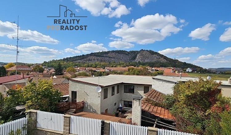 Prodej rodinného domu 208 m², pozemek 433 m² - foto 2