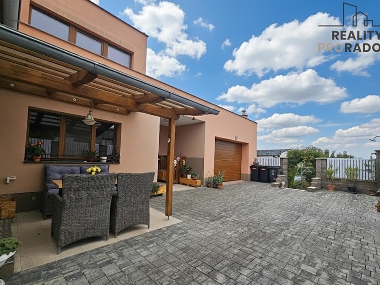 Prodej rodinného domu 208 m², pozemek 433 m² - foto 3