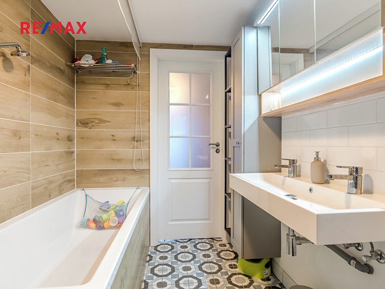Prodej  rodinného domu 144 m², pozemek 916 m² - foto 7