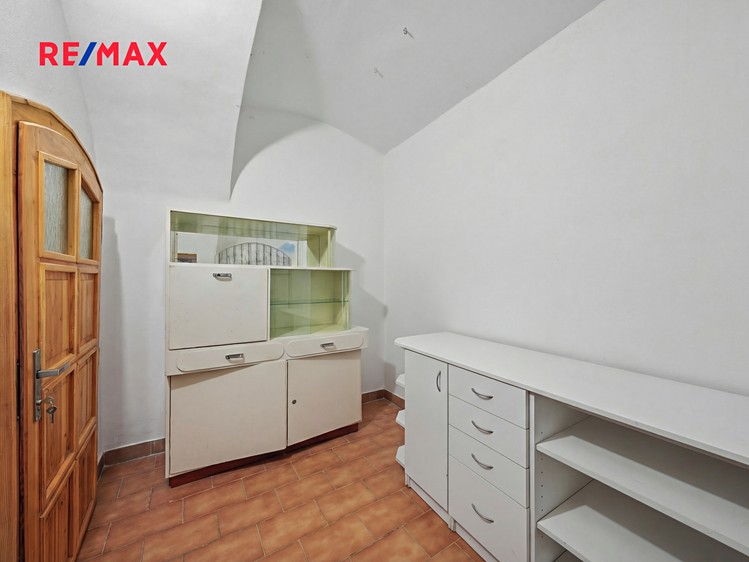 Prodej  rodinného domu 274 m², pozemek 134 m² - foto 8