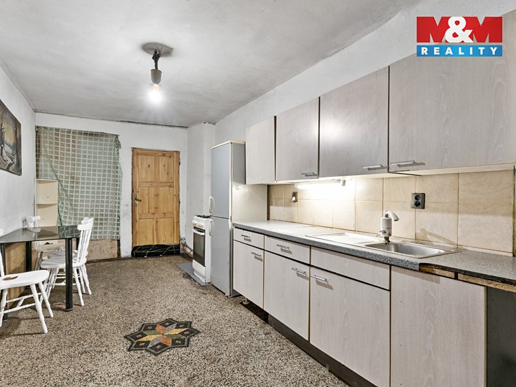Prodej rodinného domu 242 m², pozemek 127 m² - foto 3
