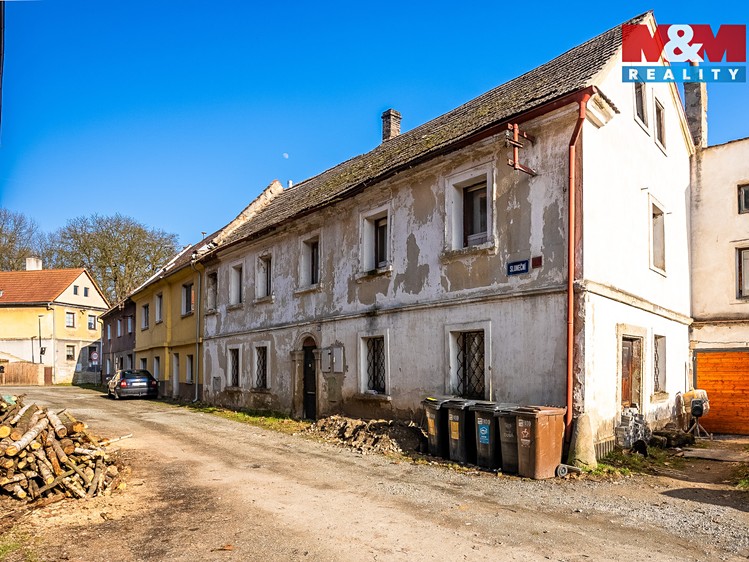Prodej rodinného domu 242 m², pozemek 127 m² - foto 2