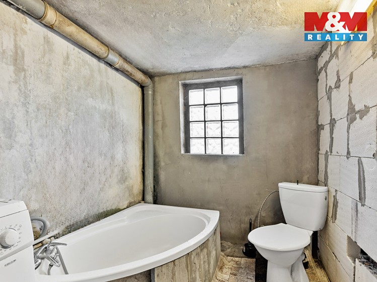 Prodej rodinného domu 242 m², pozemek 127 m² - foto 4