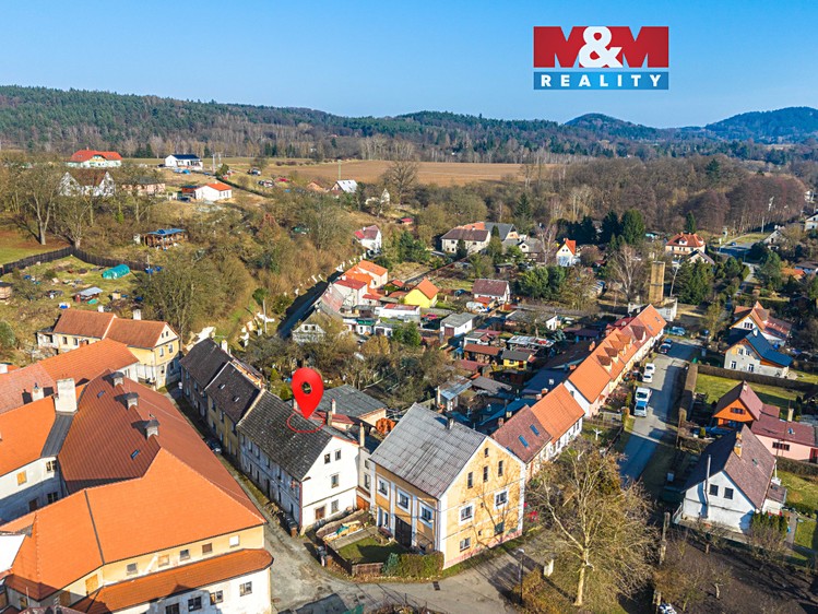 Prodej rodinného domu 242 m², pozemek 127 m² - foto 1