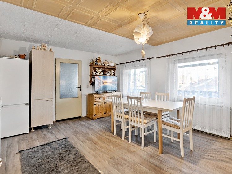 Prodej rodinného domu 242 m², pozemek 127 m² - foto 7